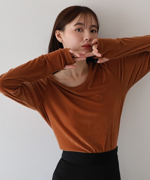 BLUEEAST(ブルーイースト)の「ベロアクルーネックカットソー(Tシャツ/カットソー・レディース・ネイビー/アイボリー/ブラック/モカ/ダークオレンジ/ブラウン・MEDIUM)」の6枚目の写真