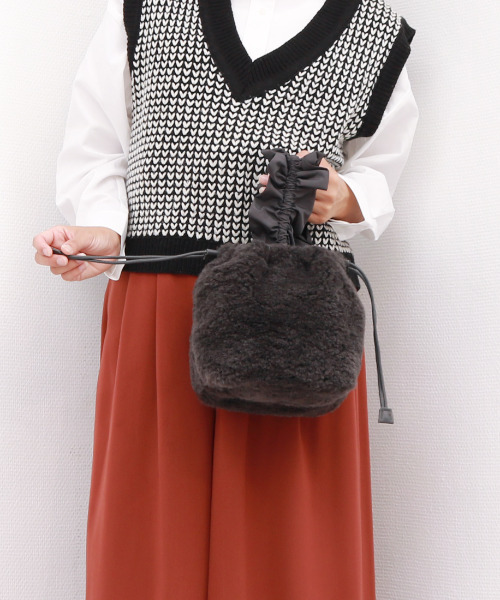 cache cache（カシュ カシュ）の「カシュカシュ cachecache / フリルハンドルボアトート（トートバッグ・レディース・アイボリー/グレー/ライトグレー/ブラウン・FREE）」の4枚目の写真