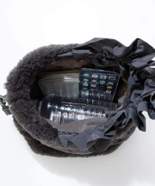 cache cache（カシュ カシュ）の「カシュカシュ cachecache / フリルハンドルボアトート（トートバッグ・レディース・アイボリー/グレー/ライトグレー/ブラウン・FREE）」の20枚目の写真