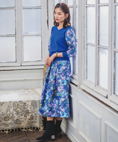 ITS'DEMO(イッツデモ)の「◆【セットアップ可/手洗い可】アート花柄シャンタン袖ニット<ミュルーズモダン(R)>(ニット/セーター・レディース・ダークブラウン系/ピンク系その他/ブルー系・00)」の6枚目の写真