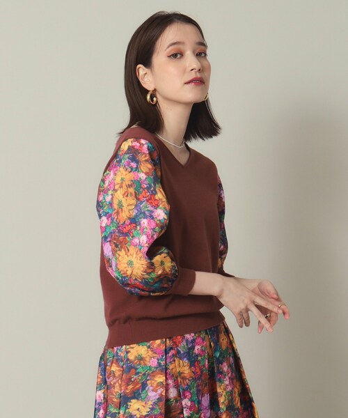 ITS'DEMO(イッツデモ)の「◆【セットアップ可/手洗い可】アート花柄シャンタン袖ニット<ミュルーズモダン(R)>(ニット/セーター・レディース・ダークブラウン系/ピンク系その他/ブルー系・00)」の21枚目の写真