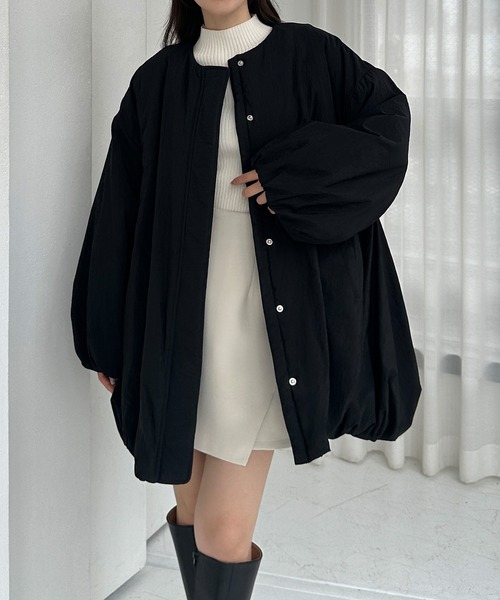 Louere（ルエレ）の「中綿ノーカラーバルーンコート（ノーカラーコート・レディース・ブラック/アイボリー/ブラウン・MEDIUM/SMALL/X-LARGE/LARGE）」の4枚目の写真