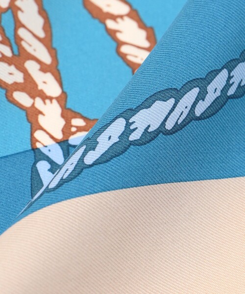 23区(ニジュウサンク)の「スクエア シルク スカーフ(バンダナ/スカーフ・レディース・ブルー系5/オレンジ系5・F)」の17枚目の写真