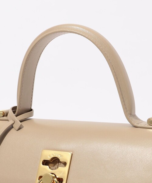 CAFUNE（カフネ）の「【別注】CAFUNE STANCE BAG（ハンドバッグ・レディース・ライトベージュ・FREE）」の4枚目の写真