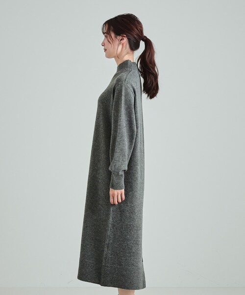 DRESKIP（ドレスキップ）の「◆ふわふわ柔らか ハイネック ロングニットワンピース（ワンピース・レディース・チャコールグレー/グリーン系/ベージュ・02/01/04/03）」の17枚目の写真