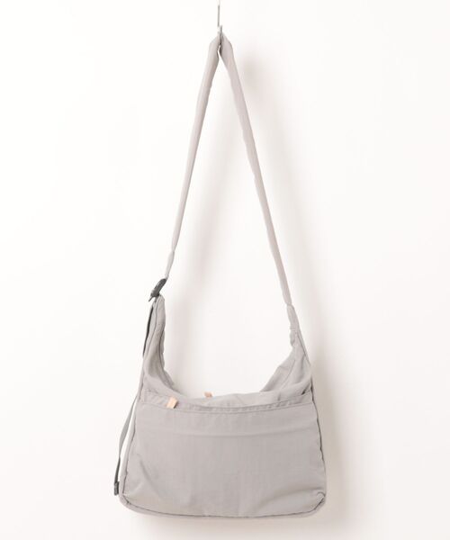 EARTH MADE(アースメイド)の「7POCKET INSIDE PRINT SHOULDER(ショルダーバッグ・レディース・ブルー/ダークグレー/サンドベージュ/ライトベージュ/カーキ/ブラック/ダークブルー/ライトパープル/ブラウン/ダークネイビー/キャメル/ライトグレー・FREE)」の3枚目の写真
