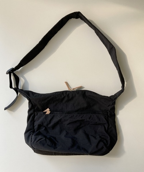 EARTH MADE（アースメイド）の「7POCKET INSIDE PRINT SHOULDER（ショルダーバッグ・レディース・ブルー/ダークグレー/サンドベージュ/ライトベージュ/カーキ/ブラック/ダークブルー/ライトパープル/ブラウン/ダークネイビー/キャメル・FREE）」の21枚目の写真