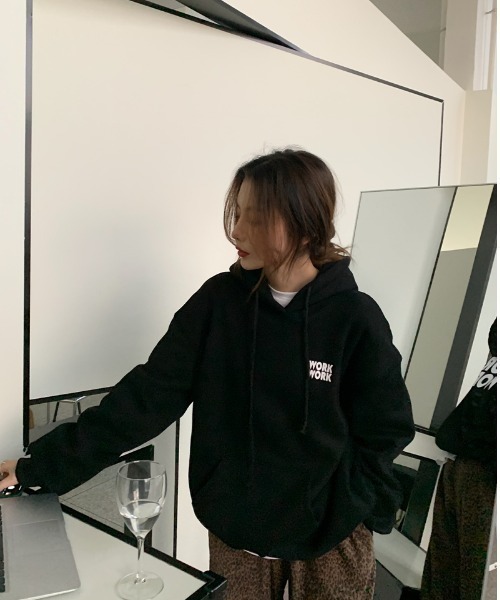 ciite'（シーテ）の「【select brand：yuue'】ビッグシルエット オーバーサイズ パーカー（パーカー・レディース・ブラック・M/L）」の2枚目の写真