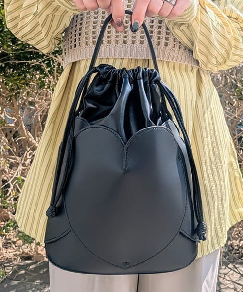 BEAMS HEART(ビームスハート)の「ハートモチーフ ショルダーバッグ(ショルダーバッグ・レディース・レッド/ブラック・ONE SIZE)」の3枚目の写真