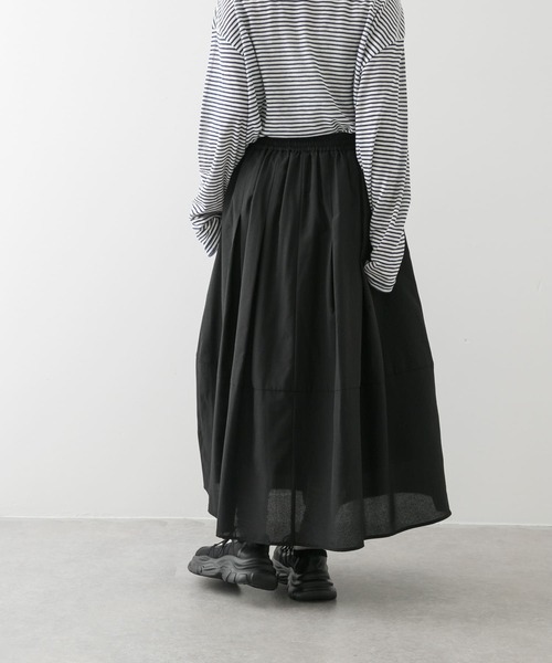 SENSE OF PLACE by URBAN RESEARCH（センスオブプレイスバイアーバンリサーチ）の「タックボリュームコクーンスカート（スカート・レディース・オフホワイト/ブラック/ライトブルー・SMALL/MEDIUM）」の4枚目の写真
