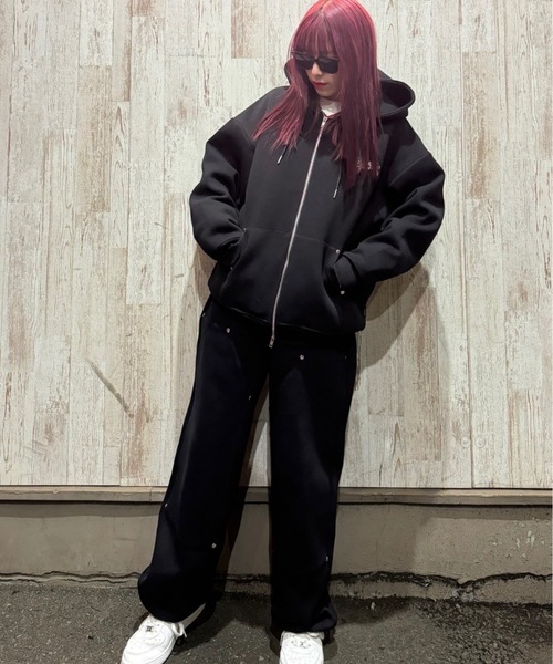 ATMARK(アットマーク)の「《2サイズ展開 / UNISEX 》ATMARKグラフィティ ダブルニー スウェットパンツ ヘビーウェイト(スウェットパンツ・メンズ・ホワイト/ブラック・MEDIUM/LARGE)」の4枚目の写真