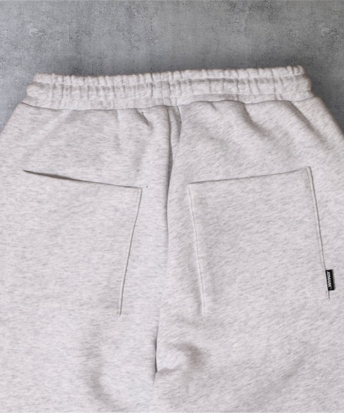 ATMARK(アットマーク)の「《2サイズ展開 / UNISEX 》ATMARKグラフィティ ダブルニー スウェットパンツ ヘビーウェイト(スウェットパンツ・メンズ・ホワイト/ブラック・MEDIUM/LARGE)」の16枚目の写真