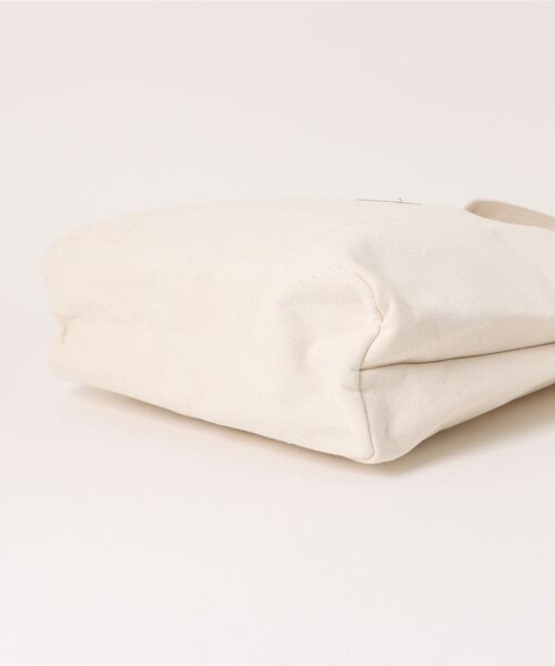 NEW ERA（ニューエラ）の「【NEW ERA/ニューエラ】UTILITY CANVAS TOTE（トートバッグ・メンズ・アイボリー/ブラック・FREE）」の4枚目の写真