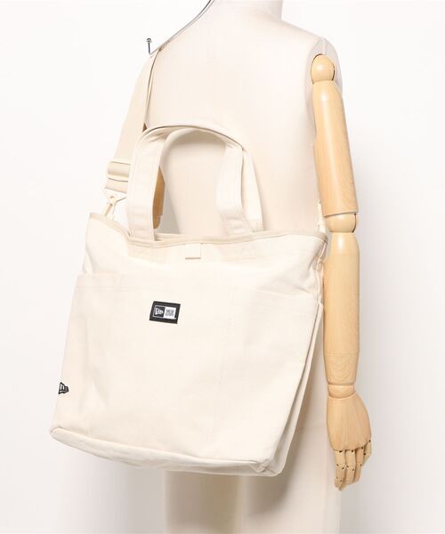 NEW ERA（ニューエラ）の「【NEW ERA/ニューエラ】UTILITY CANVAS TOTE（トートバッグ・メンズ・アイボリー/ブラック・FREE）」の6枚目の写真