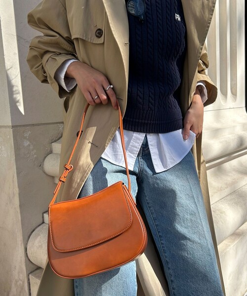 fredy emue(フレディエミュ)の「フラップラウンドワンショルバッグ(ショルダーバッグ・レディース・キャメル/オフホワイト/ブラック・FREE)」の13枚目の写真