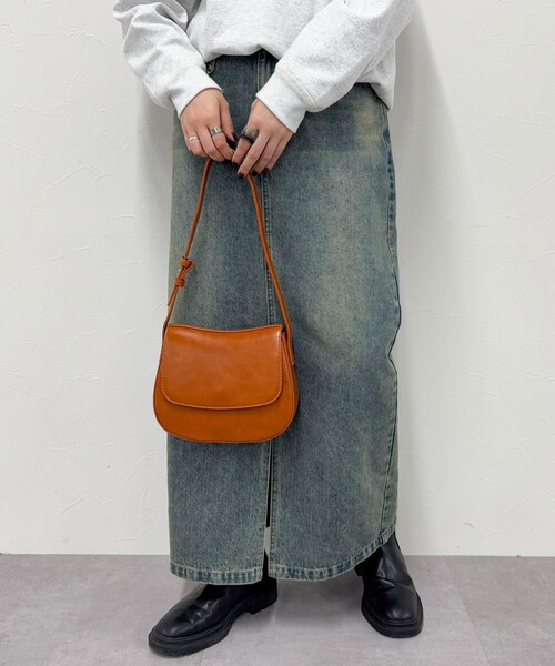 fredy emue(フレディエミュ)の「フラップラウンドワンショルバッグ(ショルダーバッグ・レディース・キャメル/オフホワイト/ブラック・FREE)」の18枚目の写真