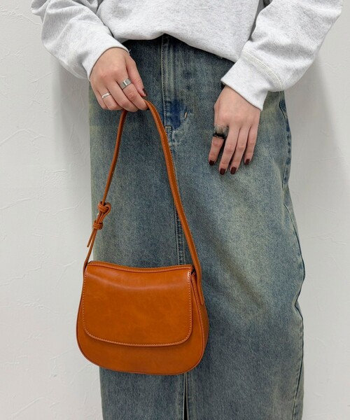 fredy emue(フレディエミュ)の「フラップラウンドワンショルバッグ(ショルダーバッグ・レディース・キャメル/オフホワイト/ブラック・FREE)」の19枚目の写真