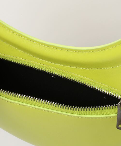 TATRAS CONCEPT STORE(タトラスコンセプトストア)の「COPERNI(コペルニ) RING SWIPE BAG(ショルダーバッグ・レディース・ライム・F)」の8枚目の写真