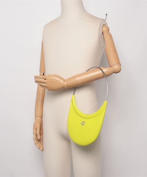 TATRAS CONCEPT STORE(タトラスコンセプトストア)の「COPERNI(コペルニ) RING SWIPE BAG(ショルダーバッグ・レディース・ライム・F)」の7枚目の写真