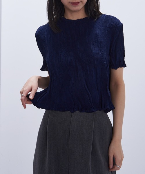 Gongdid Design(ゴンディッドデザイン)の「【Gongdid Design】Wavy crop top プリーツウェーブ クロップドトップス(Tシャツ/カットソー・レディース・ブラック/オフホワイト/グレー/ブラウン/ネイビー・FREE)」の5枚目の写真