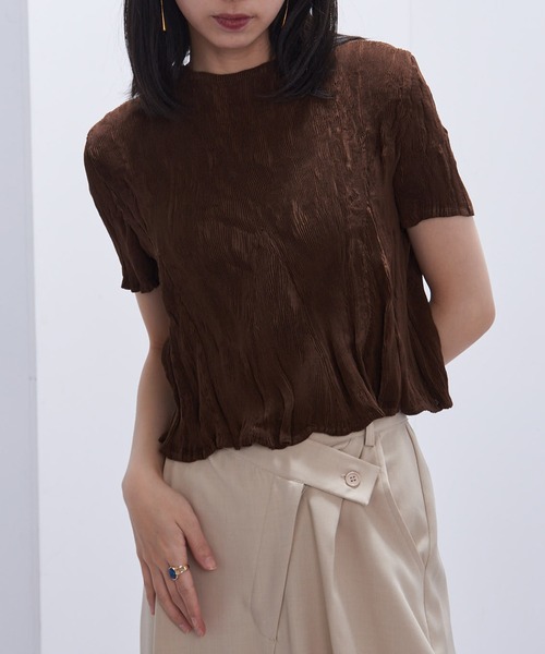 Gongdid Design(ゴンディッドデザイン)の「【Gongdid Design】Wavy crop top プリーツウェーブ クロップドトップス(Tシャツ/カットソー・レディース・ブラック/オフホワイト/グレー/ブラウン/ネイビー・FREE)」の4枚目の写真