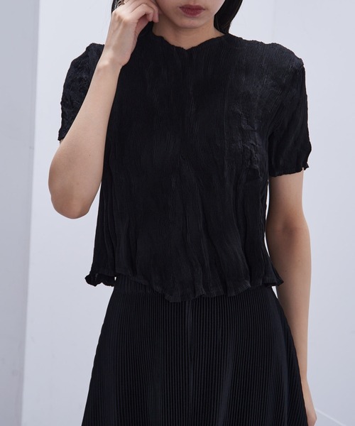 Gongdid Design(ゴンディッドデザイン)の「【Gongdid Design】Wavy crop top プリーツウェーブ クロップドトップス(Tシャツ/カットソー・レディース・ブラック/オフホワイト/グレー/ブラウン/ネイビー・FREE)」の16枚目の写真