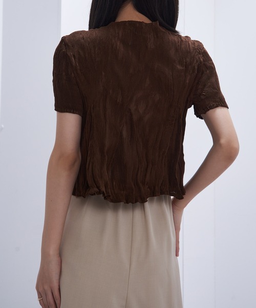Gongdid Design(ゴンディッドデザイン)の「【Gongdid Design】Wavy crop top プリーツウェーブ クロップドトップス(Tシャツ/カットソー・レディース・ブラック/オフホワイト/グレー/ブラウン/ネイビー・FREE)」の9枚目の写真