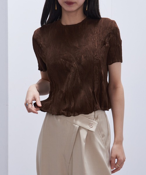 Gongdid Design(ゴンディッドデザイン)の「【Gongdid Design】Wavy crop top プリーツウェーブ クロップドトップス(Tシャツ/カットソー・レディース・ブラック/オフホワイト/グレー/ブラウン/ネイビー・FREE)」の7枚目の写真