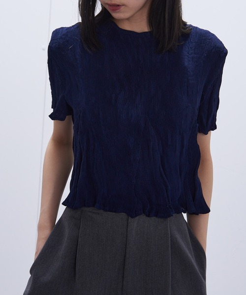 Gongdid Design(ゴンディッドデザイン)の「【Gongdid Design】Wavy crop top プリーツウェーブ クロップドトップス(Tシャツ/カットソー・レディース・ブラック/オフホワイト/グレー/ブラウン/ネイビー・FREE)」の6枚目の写真