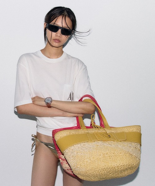 ARMANI EXCHANGE（アルマーニエクスチェンジ）の「【A|X アルマーニ エクスチェンジ】BOXロゴバックル ストローエフェクトトートバッグ（トートバッグ・レディース・マスタード・FREE）」の7枚目の写真