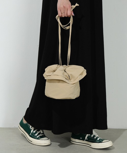 セール】ナイロンフリル巾着バッグ（ハンドバッグ）｜emesuelee