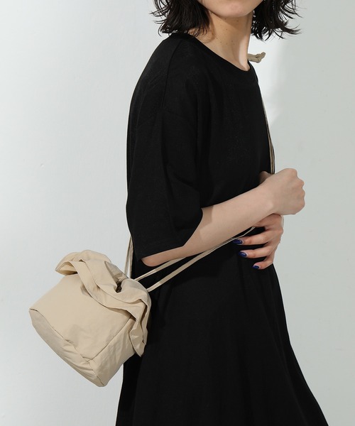 セール】ナイロンフリル巾着バッグ（ハンドバッグ）｜emesuelee