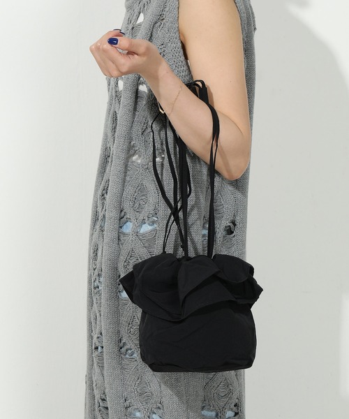 セール】ナイロンフリル巾着バッグ（ハンドバッグ）｜emesuelee