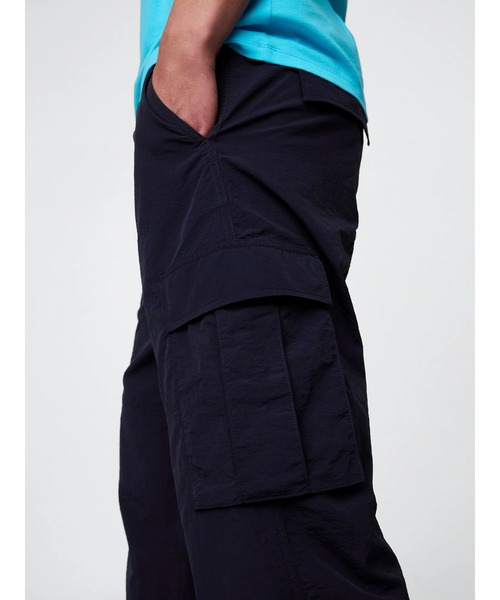 GAP（ギャップ）の「ナイロン カーゴパンツ（カーゴパンツ・メンズ・カーキ/ネイビー/ブラック・M/S/XS/XL/L）」の5枚目の写真