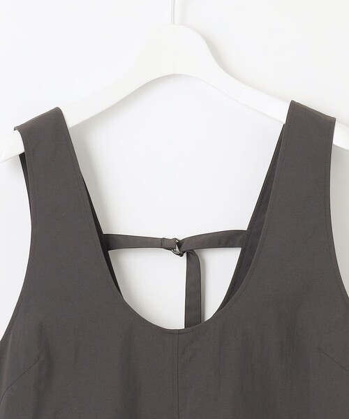 23区(ニジュウサンク)の「【SLOW/一部店舗限定】UVカット/撥水/接触冷感 ナイロンタスランタフタ ワンピース(ワンピース・レディース・グレー系/ベージュ系・38)」の8枚目の写真
