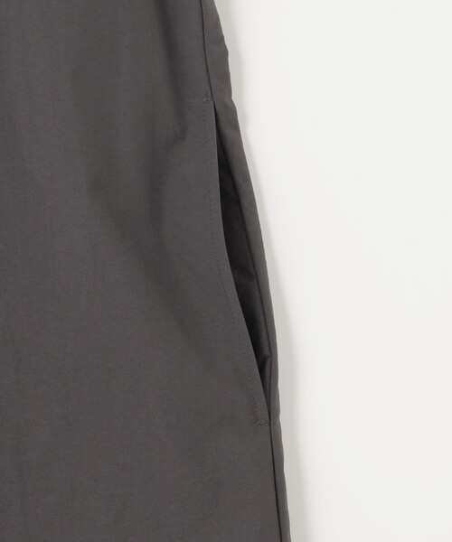 23区(ニジュウサンク)の「【SLOW/一部店舗限定】UVカット/撥水/接触冷感 ナイロンタスランタフタ ワンピース(ワンピース・レディース・グレー系/ベージュ系・38)」の11枚目の写真