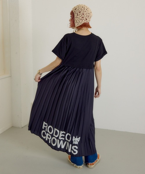 RODEO CROWNS WIDE BOWL(ロデオクラウンズワイドボウル)の「バックプリーツマキシワンピース(ワンピース・レディース・ブラック/カーキ/ブラック系その他・FREE)」の2枚目の写真