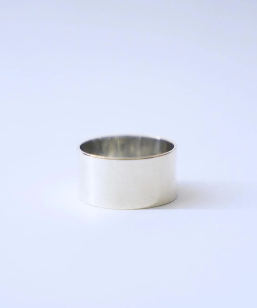 ERICKA NICOLAS BEGAY（エリッカ ニコラス ビゲイ）の「【ERICKA NICOLAS BEGAY】 FLAT PLAIN THIN RING（リング・レディース・シルバー・22/18/13）」の3枚目の写真