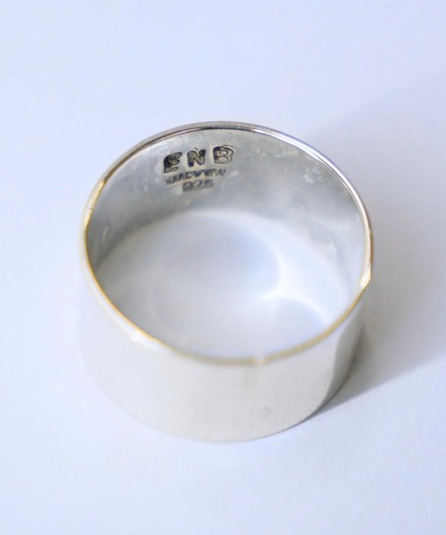 ERICKA NICOLAS BEGAY（エリッカ ニコラス ビゲイ）の「【ERICKA NICOLAS BEGAY】 FLAT PLAIN THIN RING（リング・レディース・シルバー・22/18/13）」の4枚目の写真