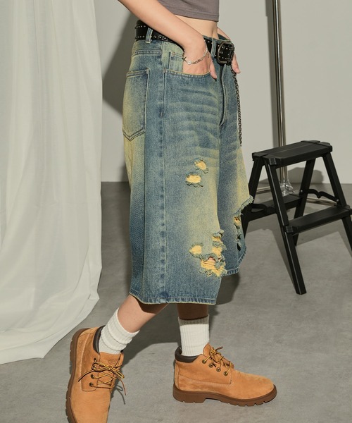 Snap club(スナップクラブ)の「【Snap club】ヴィンテージ加工ダメージデニムワイドジョーツ(デニムパンツ・レディース・ブラック/ライトインディゴブルー・L/M/S)」の3枚目の写真