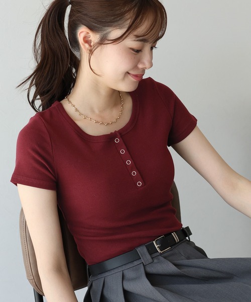 BLUEEAST（ブルーイースト）の「ヘンリーネック半袖Tシャツ（Tシャツ/カットソー・レディース・ブルー/ブラック/ホワイト/ピンク/イエロー/チャコールグレー/オリーブ/ブラウン/ボルドー・MEDIUM）」の9枚目の写真
