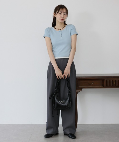 BLUEEAST（ブルーイースト）の「ヘンリーネック半袖Tシャツ（Tシャツ/カットソー・レディース・ブルー/ブラック/ホワイト/ピンク/イエロー/チャコールグレー/オリーブ/ブラウン/ボルドー・MEDIUM）」の20枚目の写真