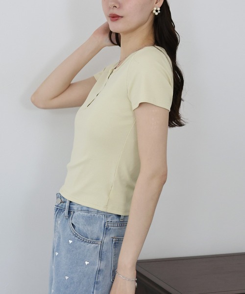 BLUEEAST（ブルーイースト）の「ヘンリーネック半袖Tシャツ（Tシャツ/カットソー・レディース・ブルー/ブラック/ホワイト/ピンク/イエロー/チャコールグレー/オリーブ/ブラウン/ボルドー・MEDIUM）」の14枚目の写真