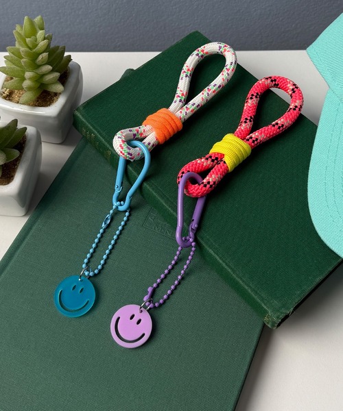 【k-4】キーリング キーホルダー❁ニコちゃん カラフル 8ボール 派手 原宿 レインボー スマイルフラワー ニコちゃん キーホルダー キーリング