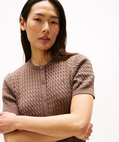 TOMMY HILFIGER（トミーヒルフィガー）の「コットンケーブルファインゲージショートスリーブクルーネックカーディガン（ニット/セーター・レディース・ホワイト/ブラウン・SMALL/X-SMALL/XX-SMALL/MEDIUM）」の6枚目の写真