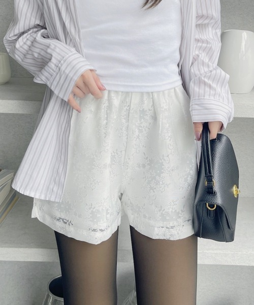 TREOVER(トレオーバー)の「大人可愛いレース柄で主役級のショートパンツ♪(その他パンツ・レディース・ブラック/オフホワイト・FREE)」の1枚目の写真