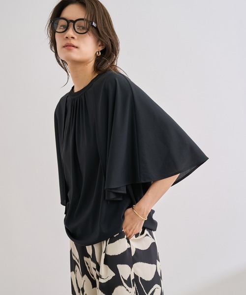 ROPE'（ロペ）の「【洗える】ケープスリーブ リンキングブラウス（シャツ/ブラウス・レディース・ダークブラウン/ブラック/ライトグレー・FREE）」の2枚目の写真