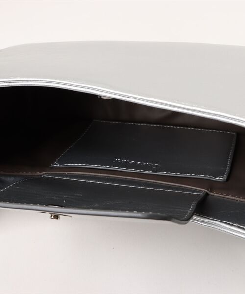 Three Four Time（ｽﾘｰﾌｫｰﾀｲﾑ）の「【Casselini】肩リボンエナメルバッグ（ショルダーバッグ・レディース・ブラック/シルバー/レッド・FREE）」の4枚目の写真