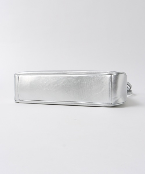 Three Four Time（ｽﾘｰﾌｫｰﾀｲﾑ）の「【Casselini】肩リボンエナメルバッグ（ショルダーバッグ・レディース・ブラック/シルバー/レッド・FREE）」の22枚目の写真