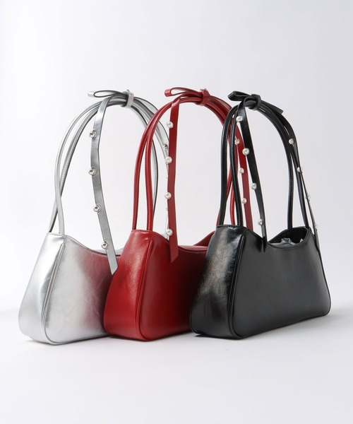 Three Four Time（ｽﾘｰﾌｫｰﾀｲﾑ）の「【Casselini】肩リボンエナメルバッグ（ショルダーバッグ・レディース・ブラック/シルバー/レッド・FREE）」の13枚目の写真